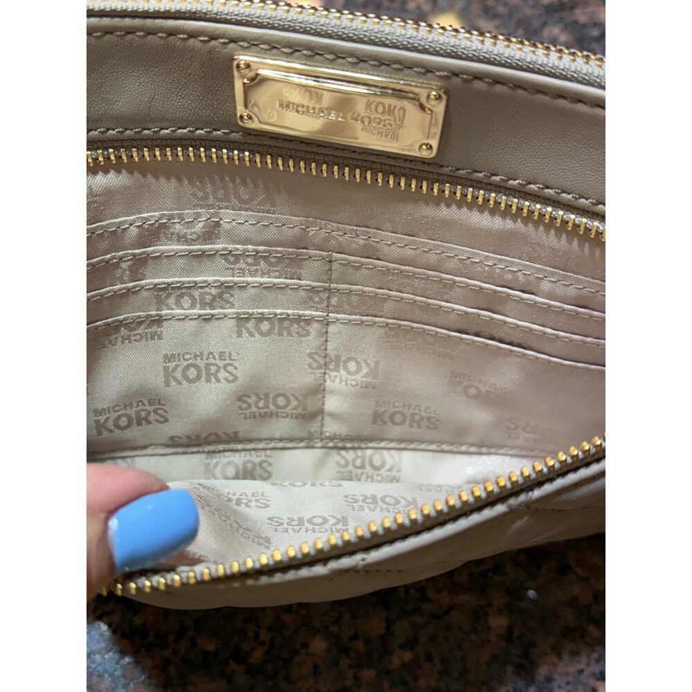 Michael Kors Sophie Quilt Large Leather Zip Clutch Taupe Excellent Cond - Picture 4 of 11